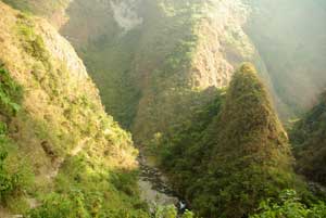 The trail leading down to the Tappiyah Waterfall