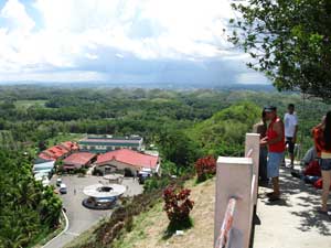 View from Chocolate Hills view deck at Carmen - looking down to restaurant and souvenir area